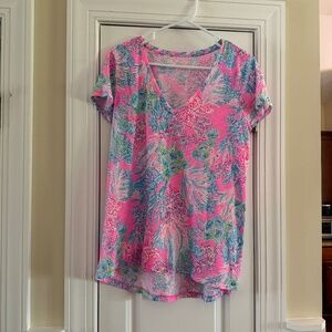 LN Lilly Pulitzer Etta V-neck T-Shirt Prosecco Pink Seaing Things Size M